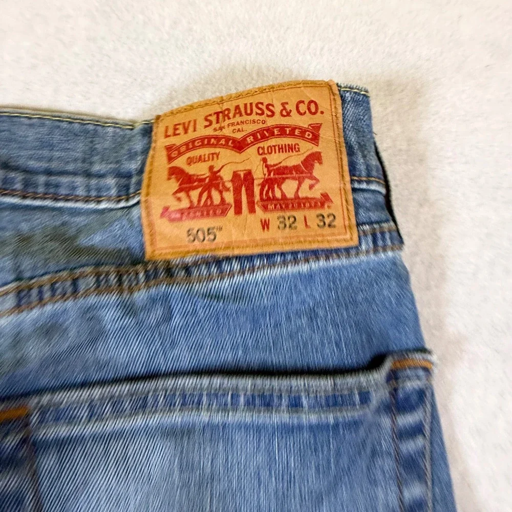 Levis 505 Regular Fit Straight Leg Jeans Medium Wash Blue Mens 32x32 Denim